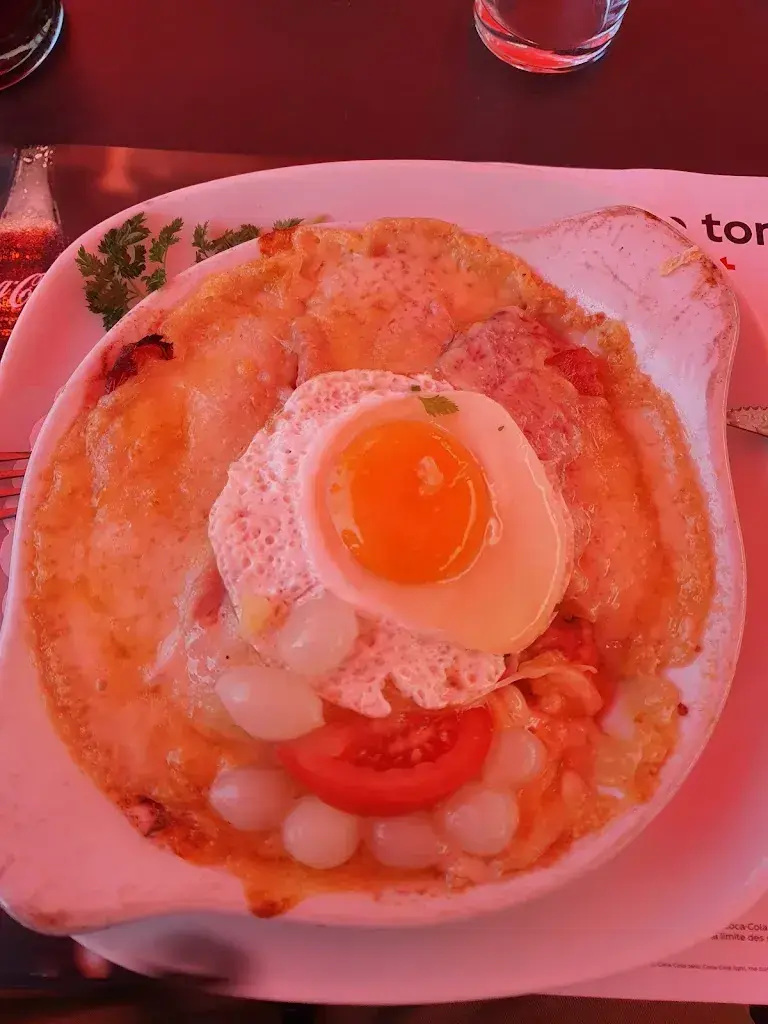 J C Oliveira_Hotel Carnotzet Cafe_Broc_review