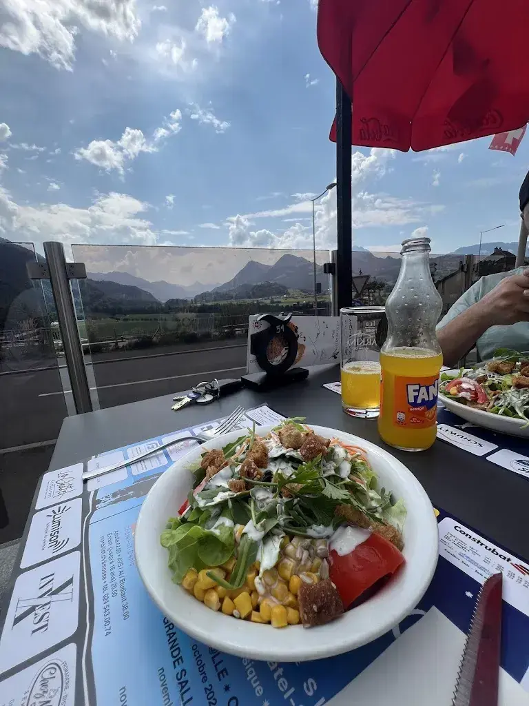 Hotel Carnotzet Cafe restaurant à Broc