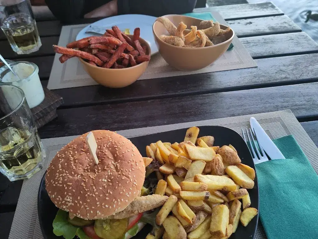 Nicos Tagaras_OSCIS FISCHBEIZ_Steinach_review