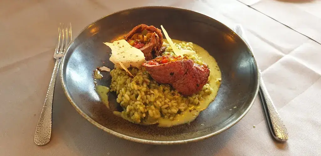 Richard Balek_Restaurant Burg by Sascha Beilke_Au_review