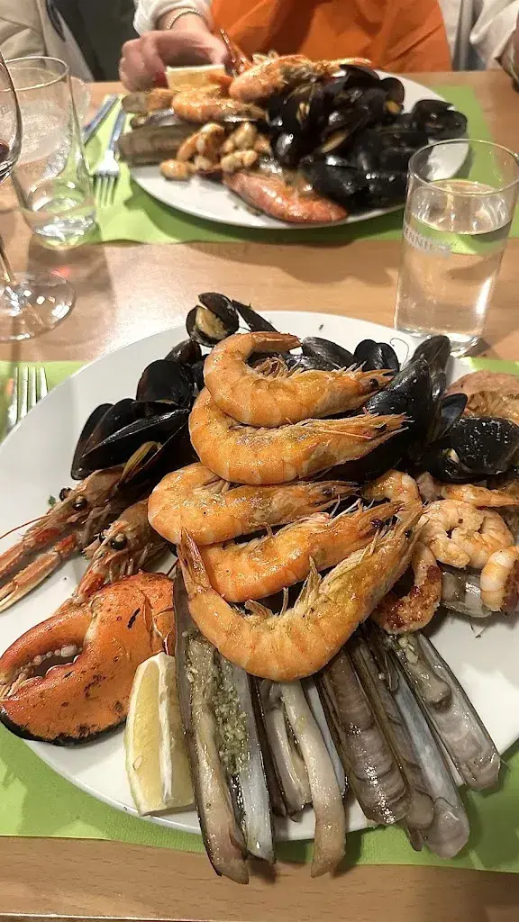 Laura Mercedes Kaufmann_Restaurante El Cid_Rorschach_avis