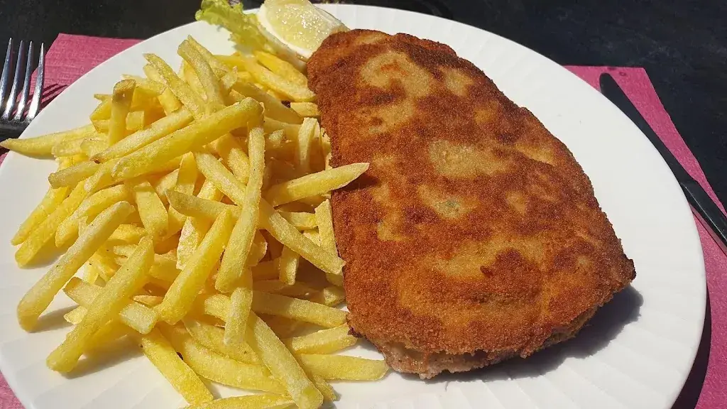 zora debrunner_Restaurant Kreuz und Häxe-Bar_Rheineck_review