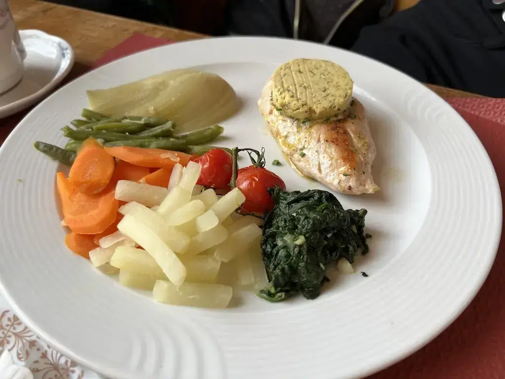 Sophia Ho_Restaurant Bahnhof-Weissenbühl_Bern_avis