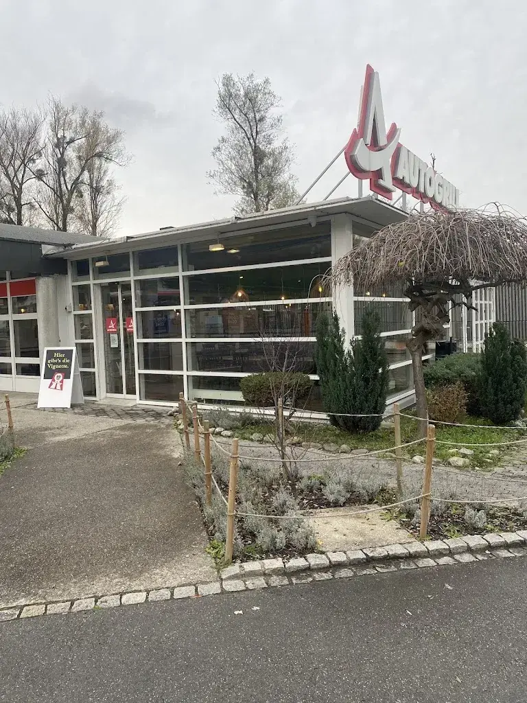 Elina Ter-Avanesian_Service Area St.Margrethen North_St. Margrethen_recensione