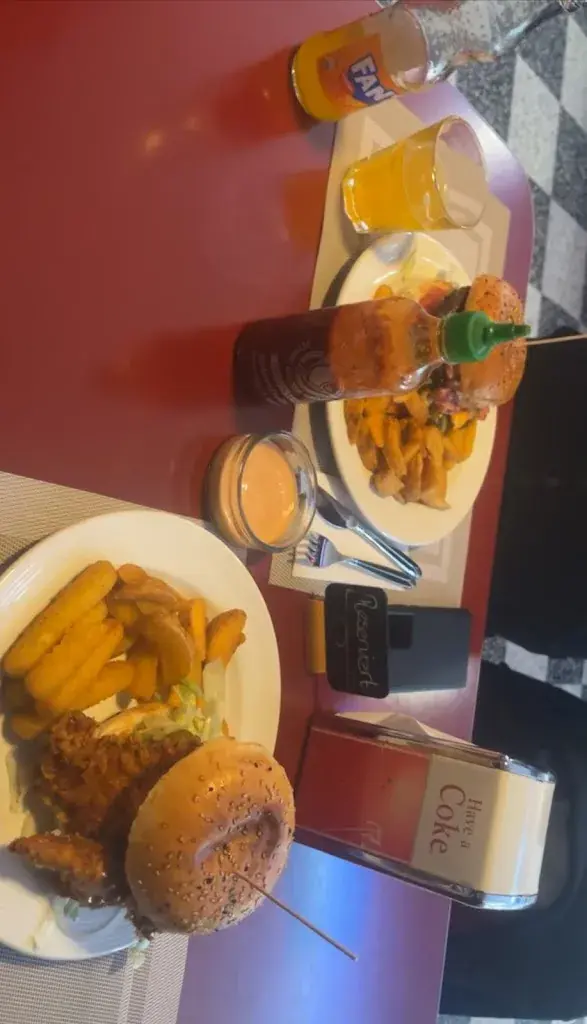 Florentina Pirku_American Lounge_St. Margrethen_review