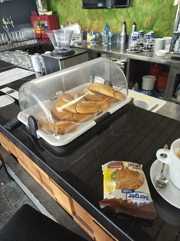 Peter Suijker_AQUA Lounge Bruggerhorn_St. Margrethen_reseña