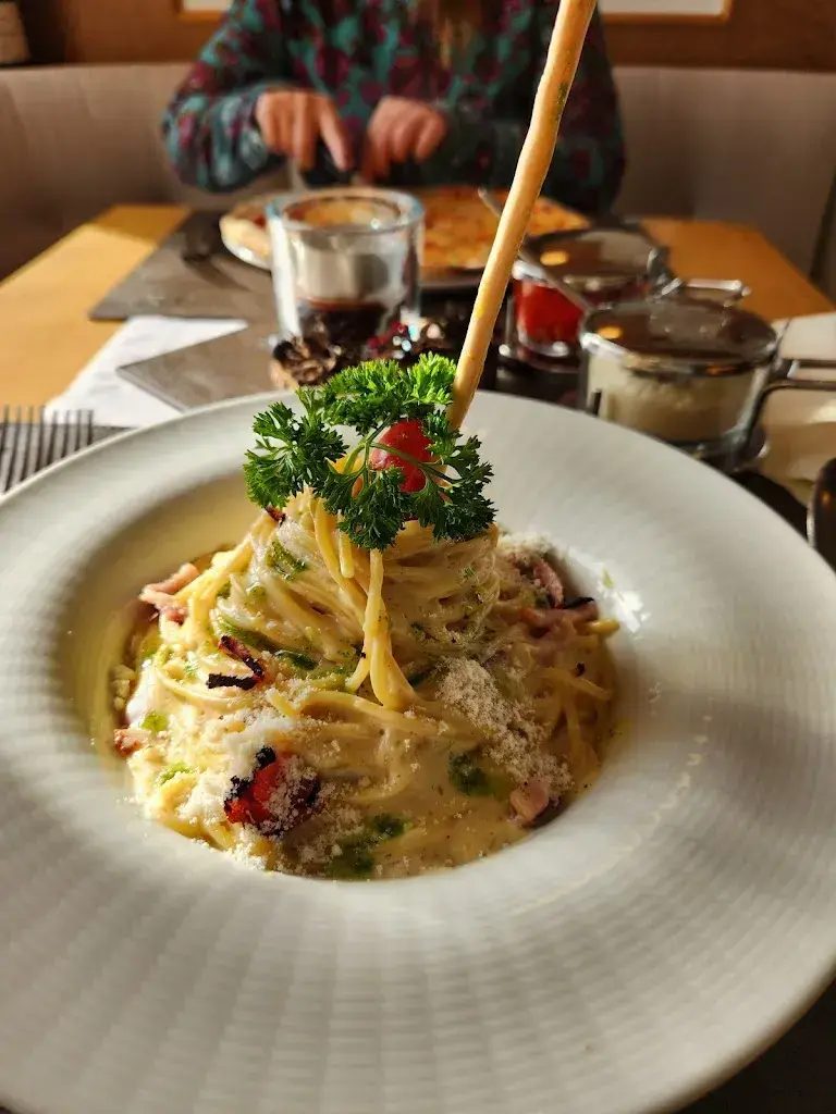 Braden Nielson_Restaurant Pizzeria zur Tanne_Buchs_avis