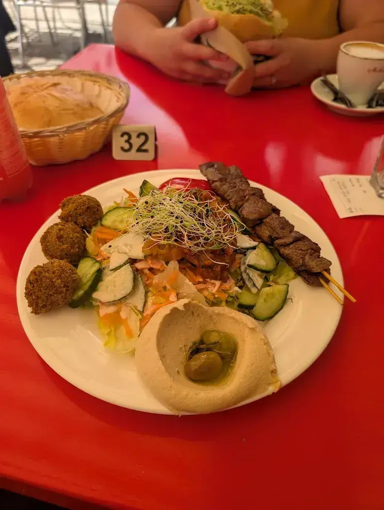 Pittaria_Bern_slider_image_3