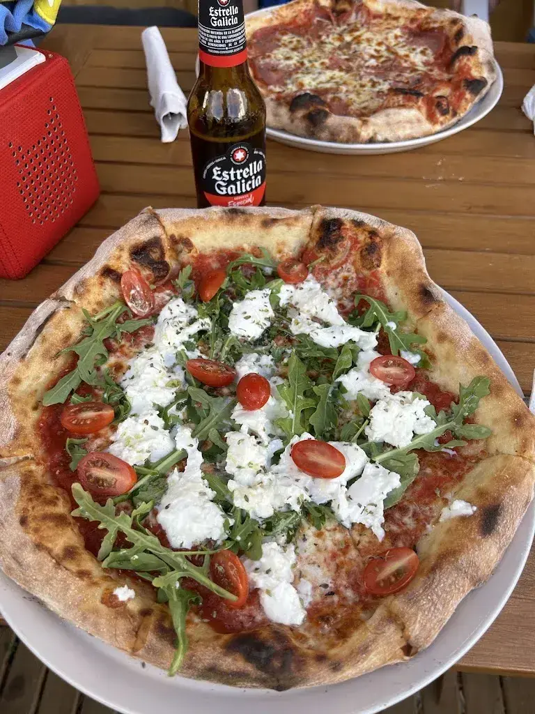 Ana_Holzhüttli Pizza_Sevelen_avis