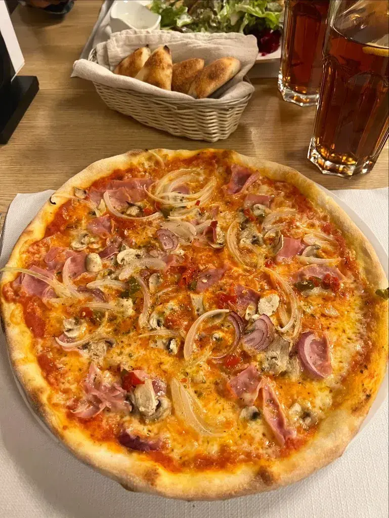 Thipeka Vasanth_Restaurant Bahnhof Trübbach Steakhouse Bahnhöfli_Trübbach_avis