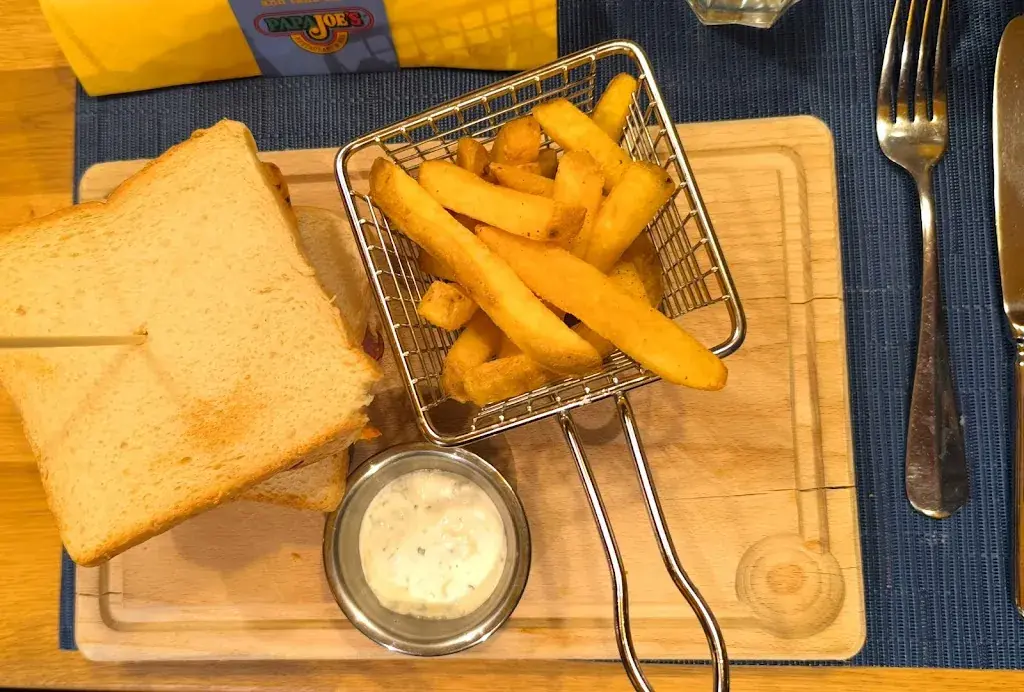 Okan Bostan_Papa Joe's_Bern_avis