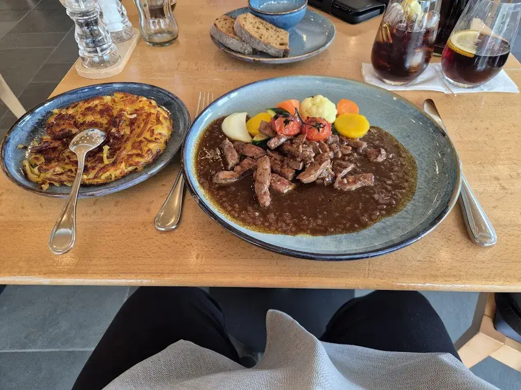 Yvonne Willi_Restaurant Zanai_Valens_reseña