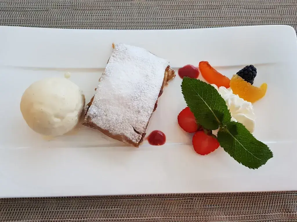 Menü_Restaurant & Hotel Weiss Kreuz Malans_Malans_Bild_2