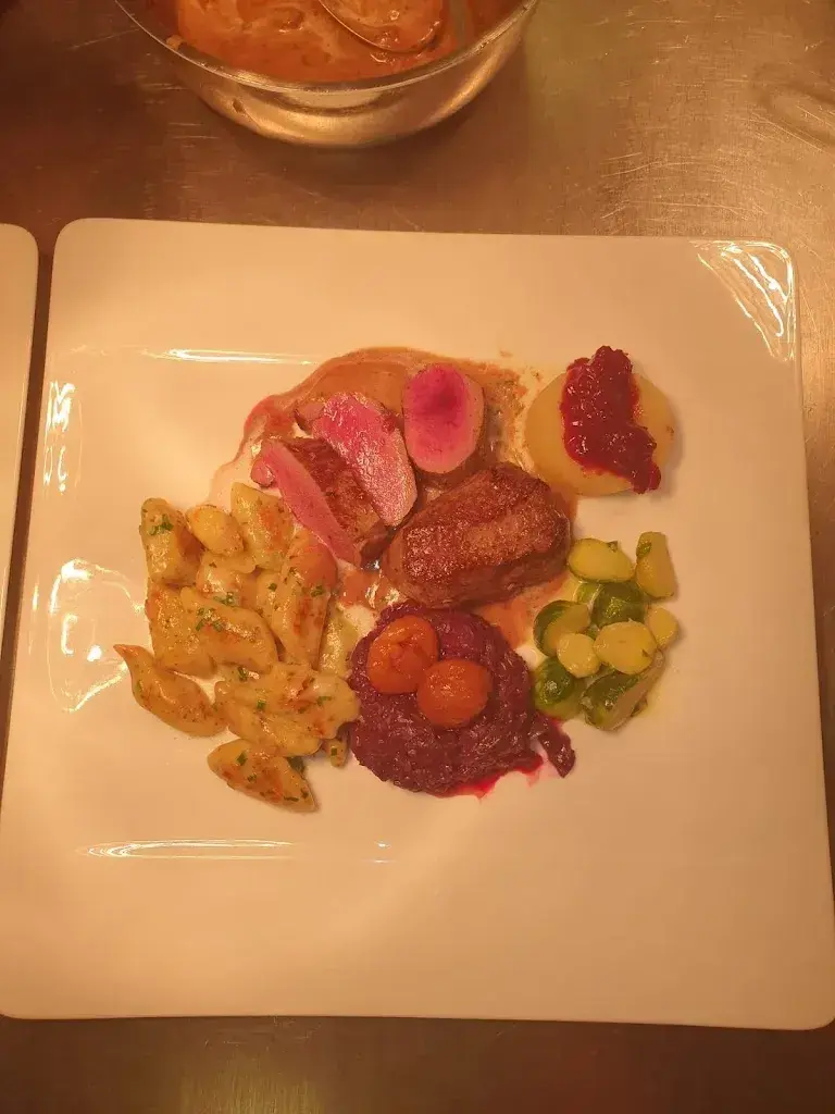 Menü_Restaurant & Hotel Weiss Kreuz Malans_Malans_Bild_8