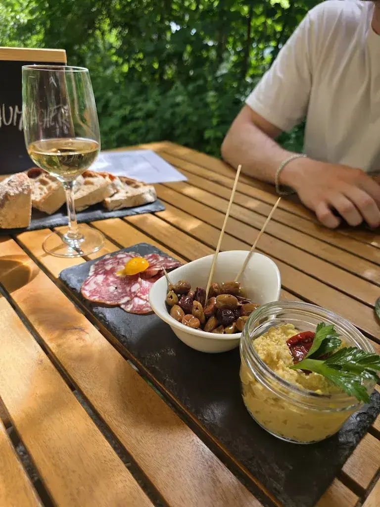 Bruna Ribeiro_Grottino an der Aare_Bern_review