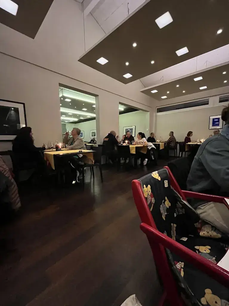 Laurin Schnyder_Kreuz_Schlosswil_review