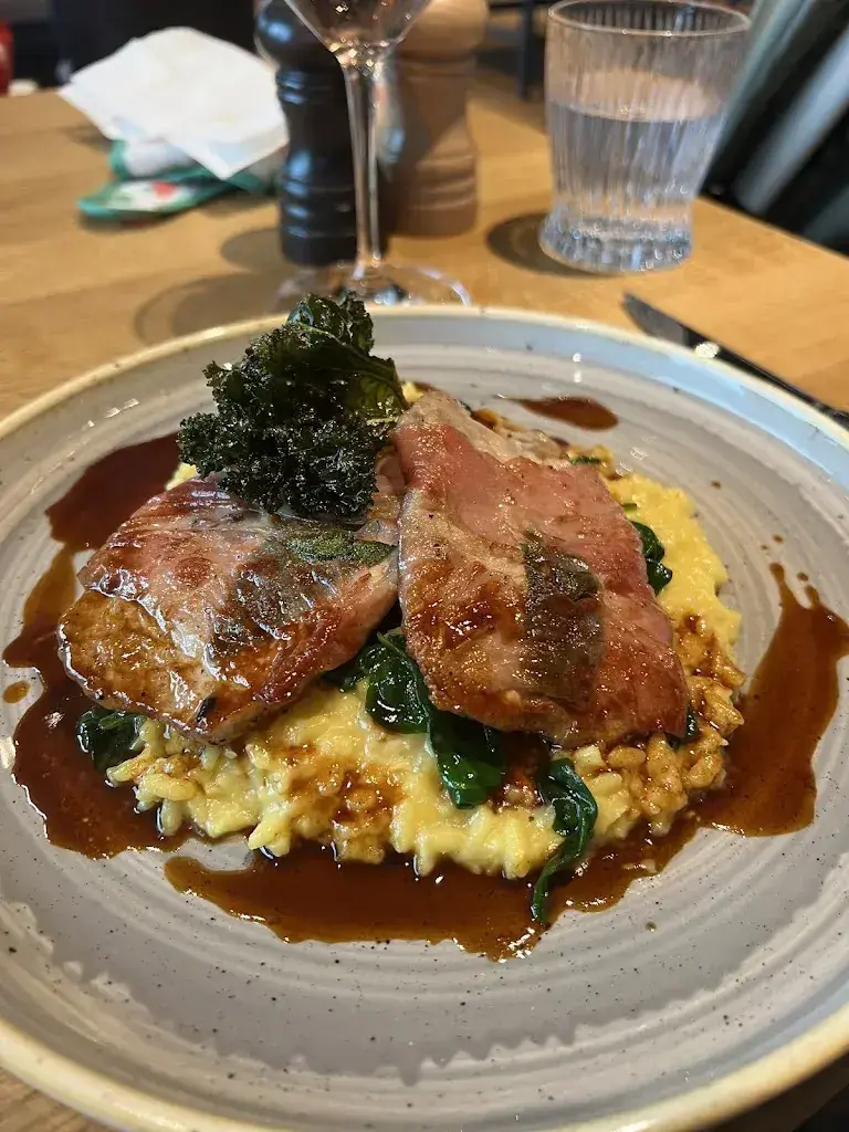 Samanta Schena_Mätz Dine_Flumserberg Tannenheim_review