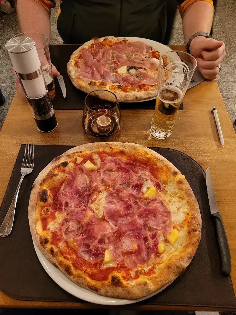 Pizzeria Flumserberg by New Goggeien_Flumserberg Tannenbodenalp_menu_image_1