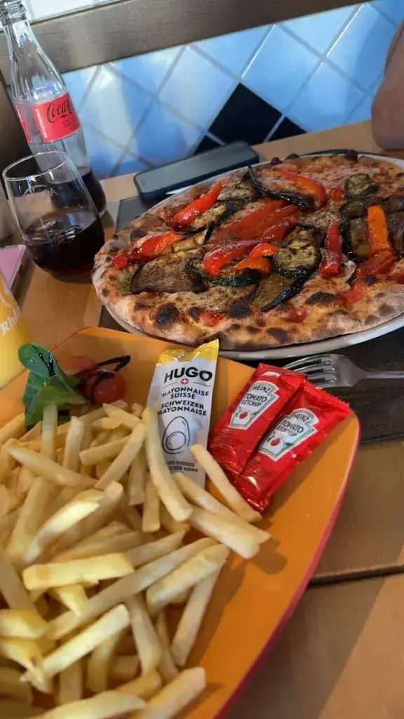 Nora Almudhhi_Pizzeria Flumserberg by New Goggeien_Flumserberg Tannenbodenalp_review