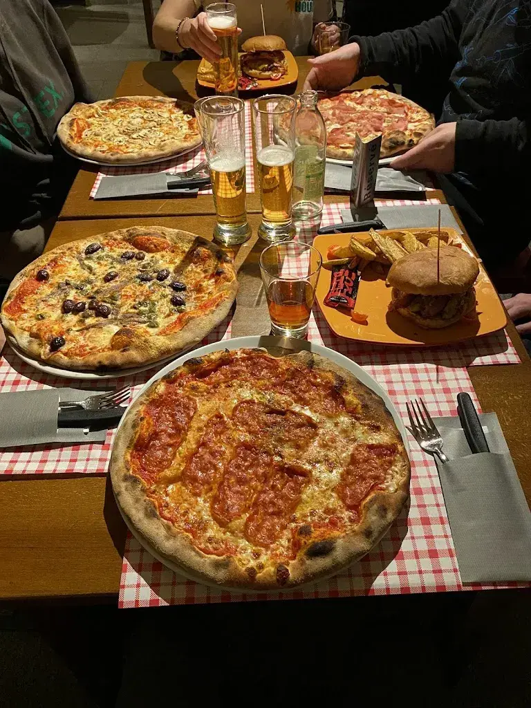 Noga Mendoza Mellin_Pizzeria Flumserberg by New Goggeien_Flumserberg Tannenbodenalp_review