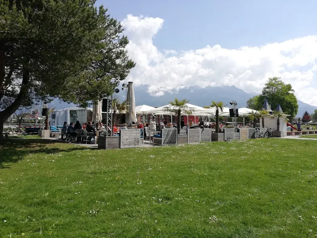 Samantha de Charrière_La Barge du Léman_Le Bouveret_review