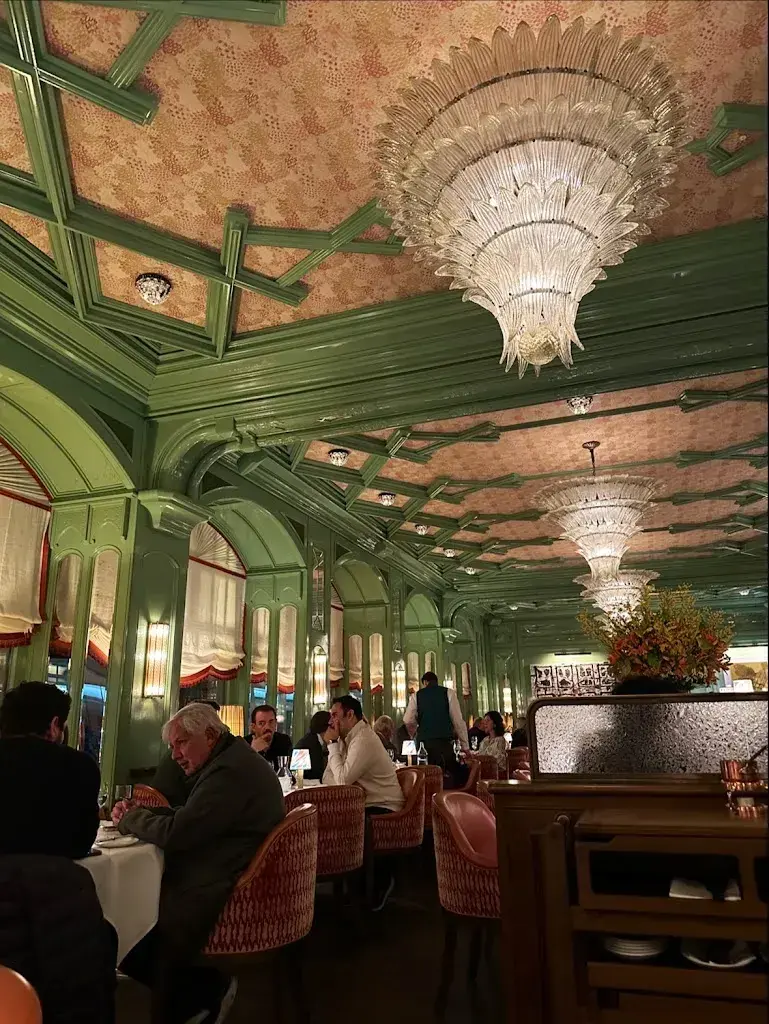 Liske Bruinsma_Baur's_Zürich_review