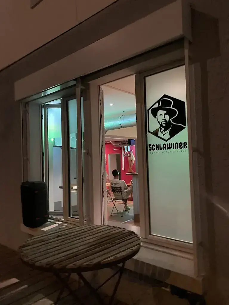 2clint3_Schlawiner Sport- und Kulturlokal_Bern_avis