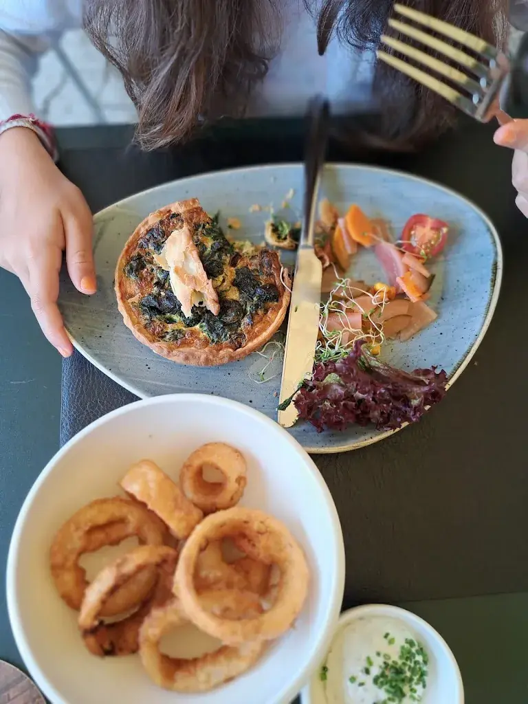 happygolucky!!_Scheitlinsbüchel_St. Gallen_review