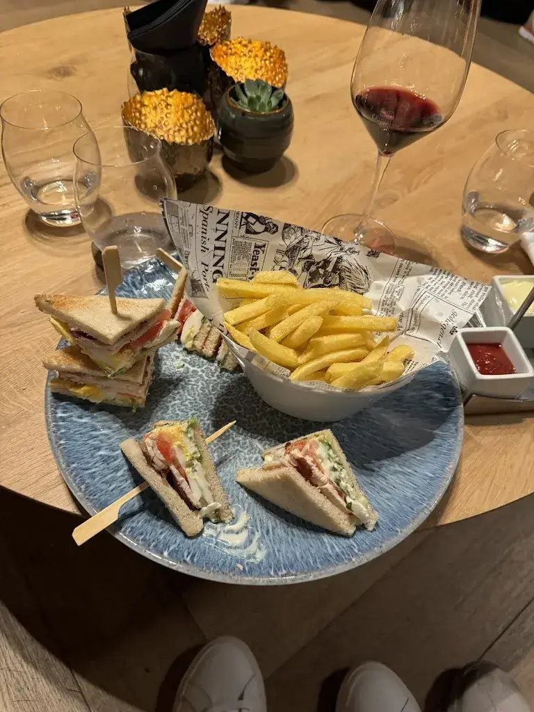 Anja M_Le Bar du Palace_Villars-sur-Ollon_recensione