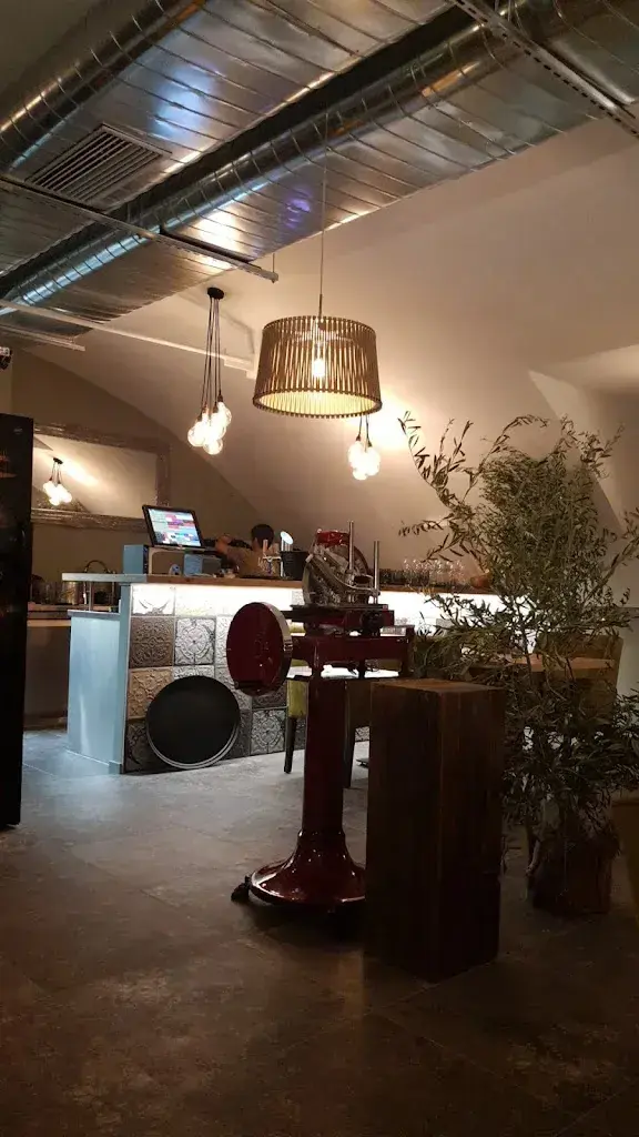 Panos Tzivanidis_Le Yaca_Gland_review