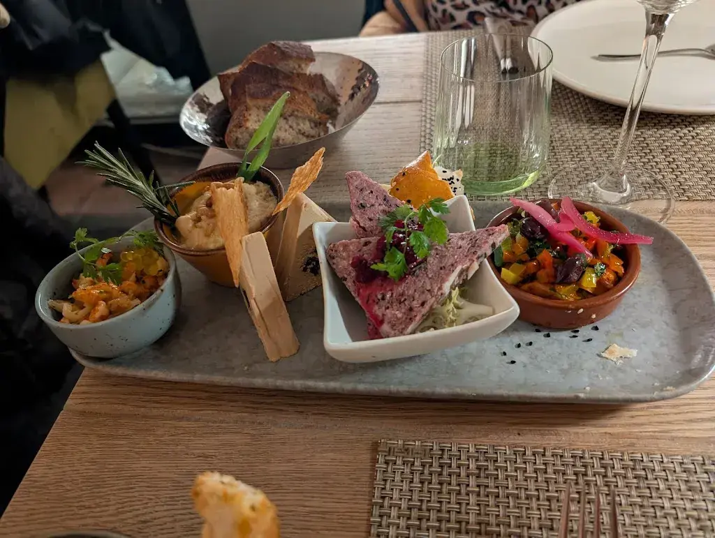 Le Yaca_Gland_slider_image_3