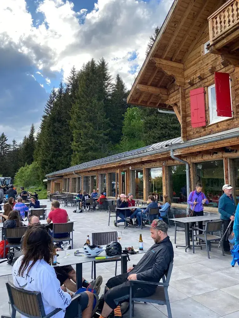 Chums Cafe Bretaye_Villars-sur-Ollon_slider_image_1