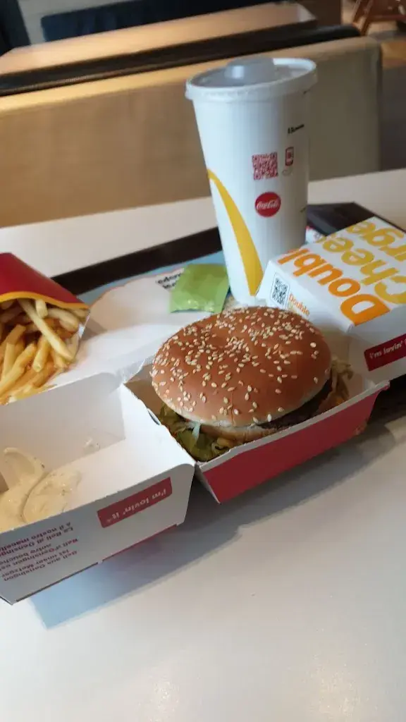 Eugen Euu_McDonald’s_Mels_review