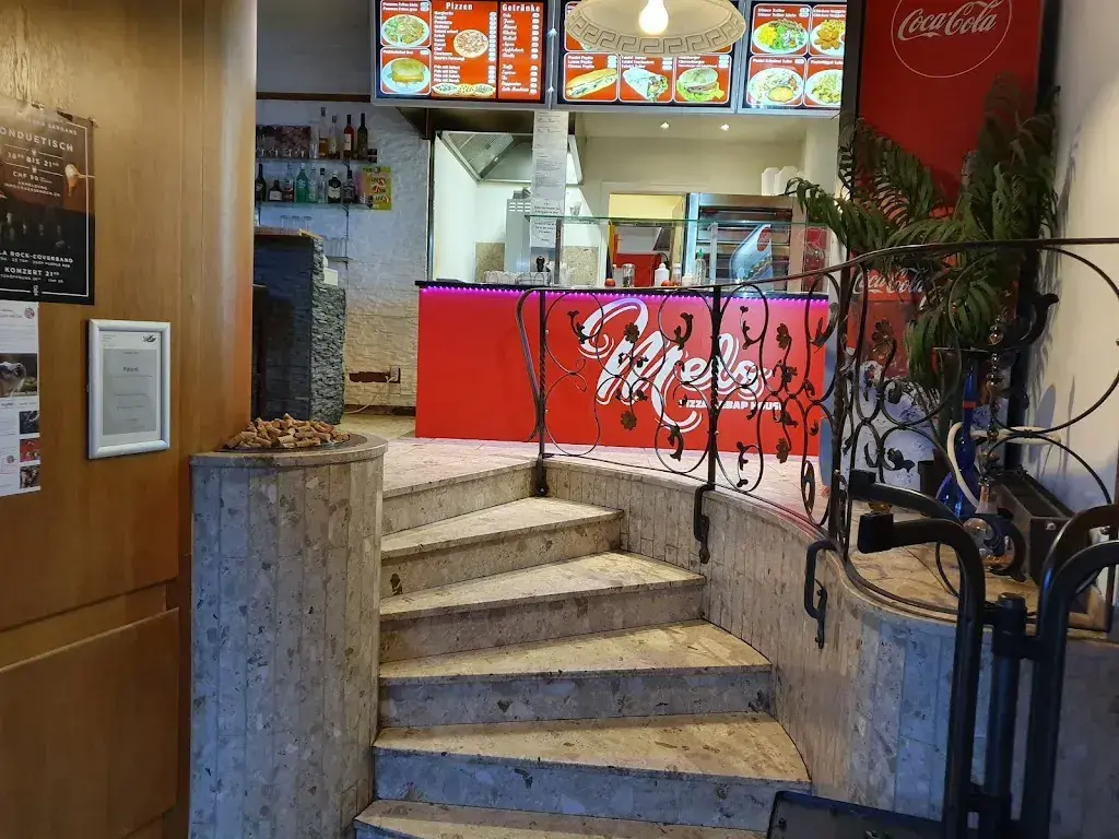 Mels Haus pizza Kebab_Mels_slider_image_1