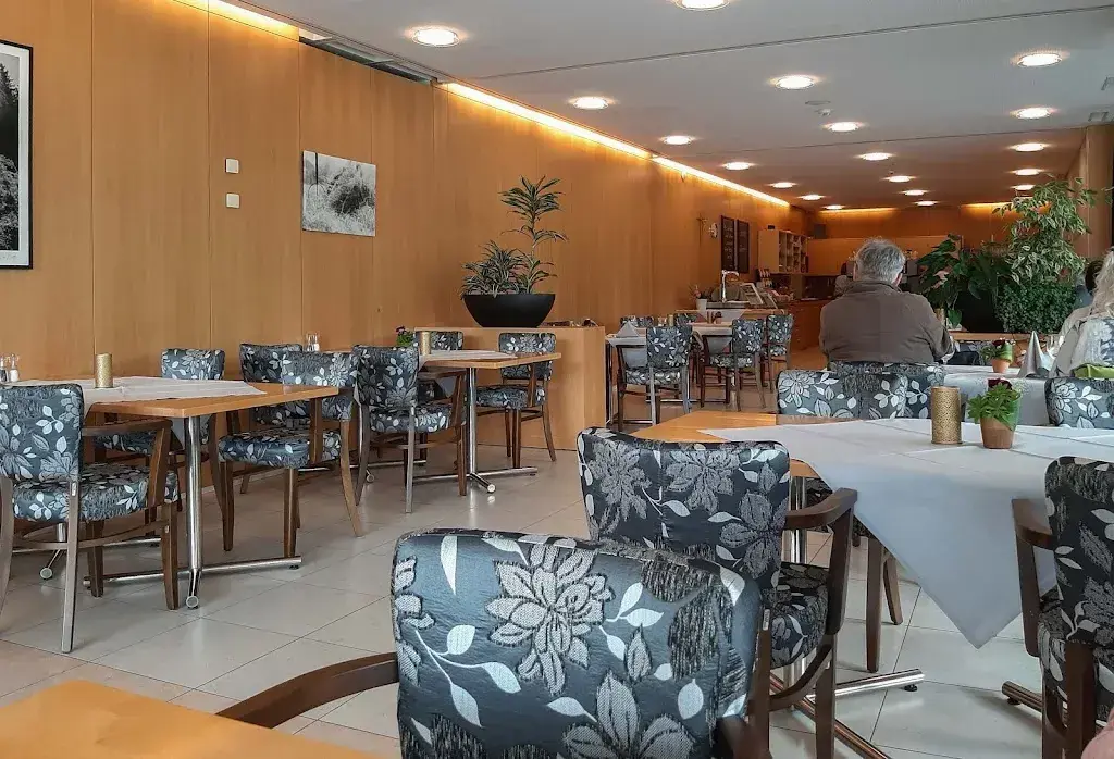 H. F._Restaurant & Café Zentrum Neu-Schönstatt_Quarten_review