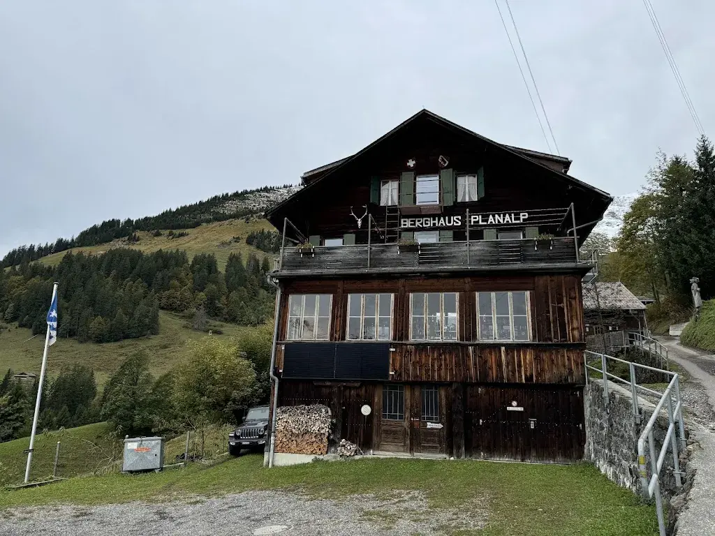Stefan Lang_Berghaus Planalp_Brienz_review