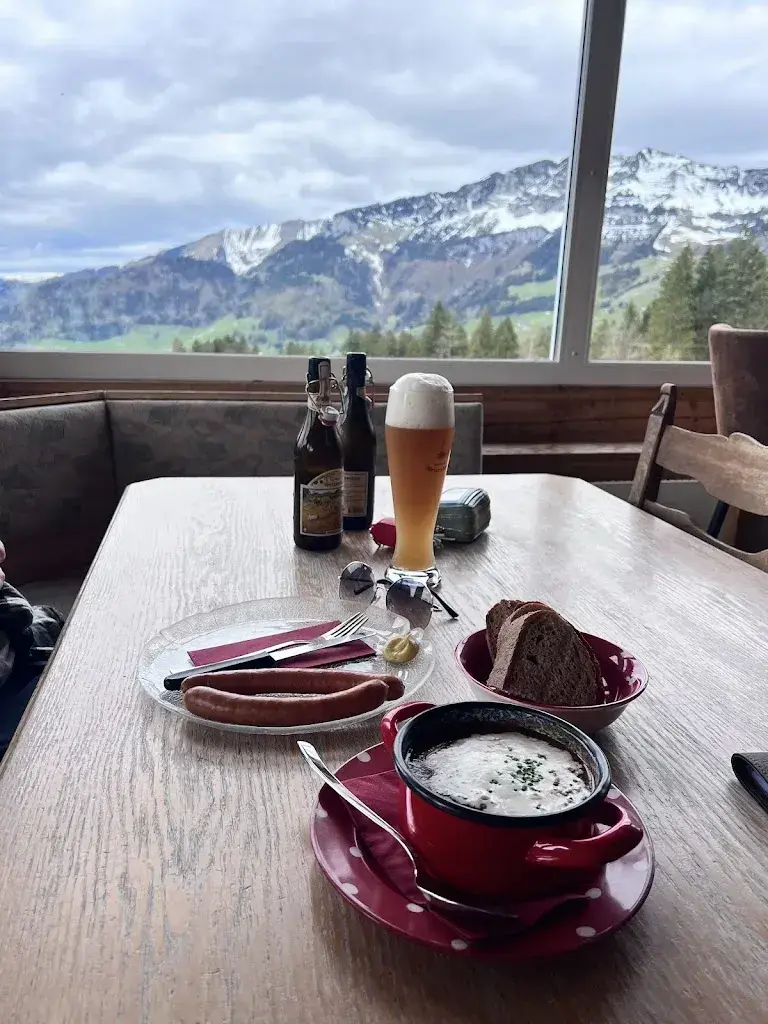 Julia Matusiak_Cafe Leistkamm_Amden_reseña