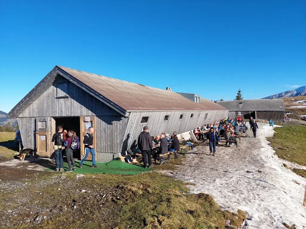 Rorue Ru_Alpwirtschaft Vorder Höhi_Amden_reseña