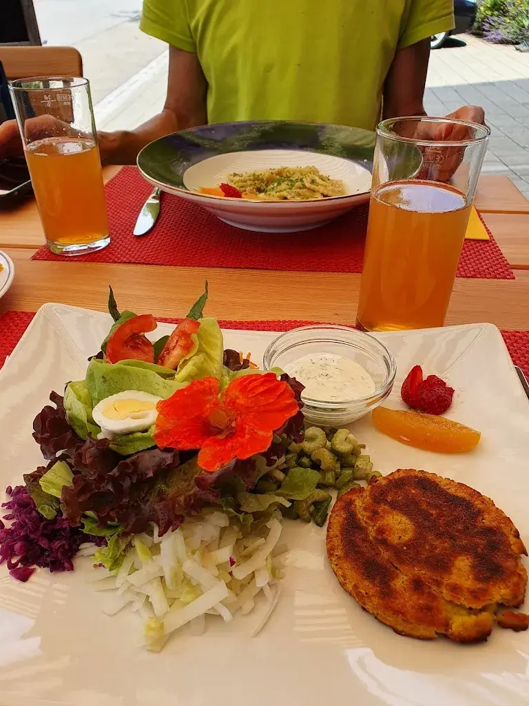 Gartencafé_Kaltbrunn_slider_image_1