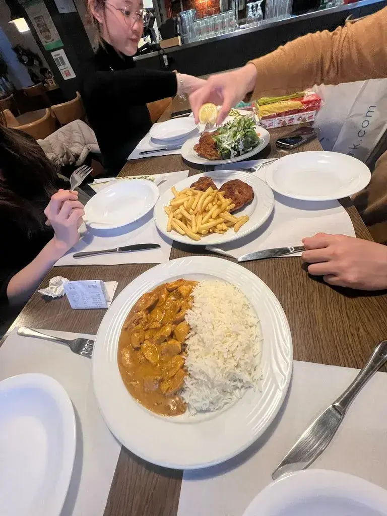 She Yen_Utoburg_Zürich_review