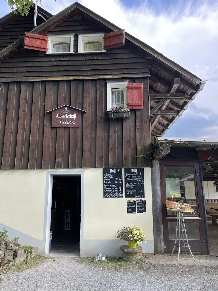 Kathrin Schneider_Alpwirtschaft Cholwald_Rieden_review