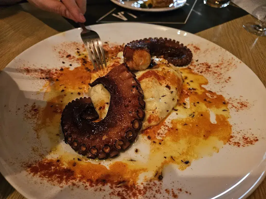 K Jason_La tapaella_Biel_review