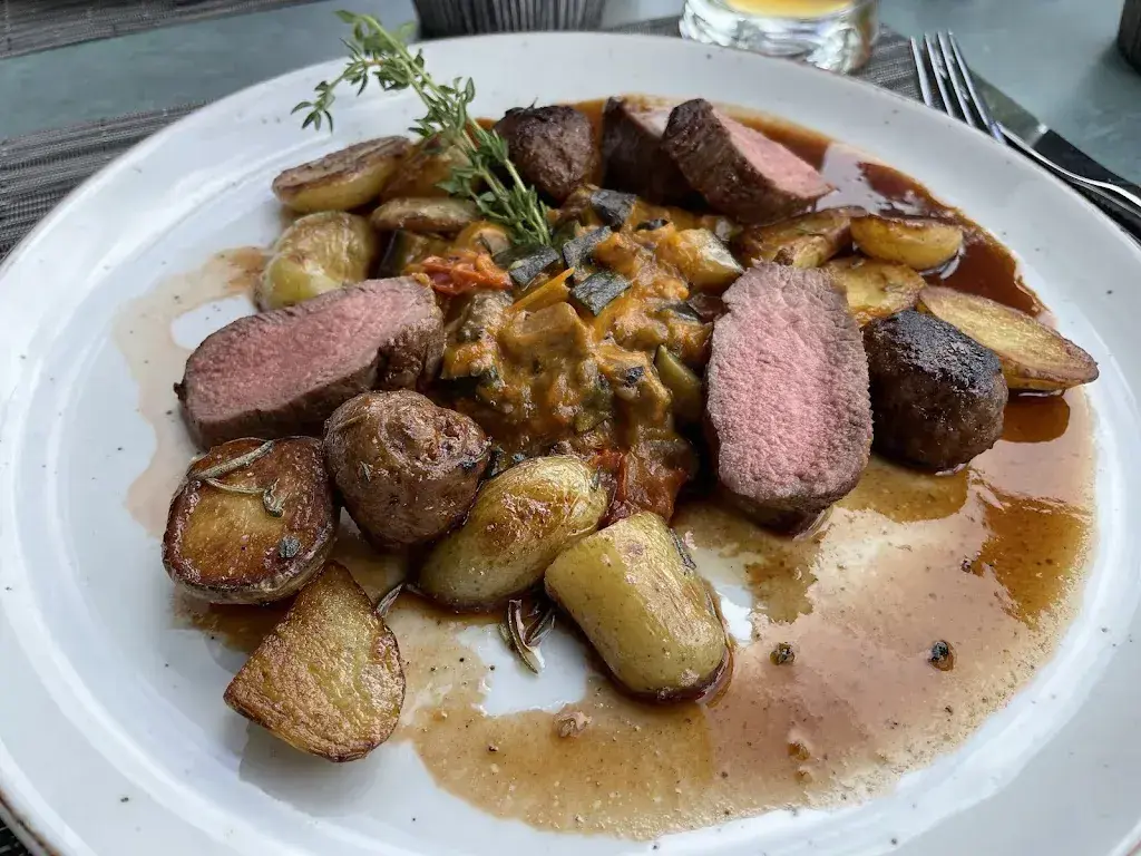 Mia Pear_Steakhouse Hirschen_Grüningen_avis