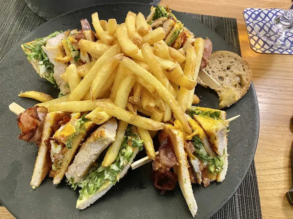 Matthew Drinkall_Schlüsselzunft_Basel_review