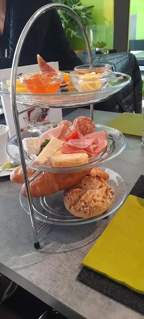 Michael Tagliente_Madlen's Cafe_Wattwil_review