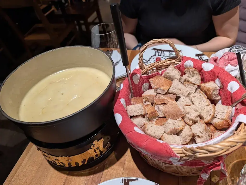 r1ca3d0_ h_Chäsalp_Zürich_review