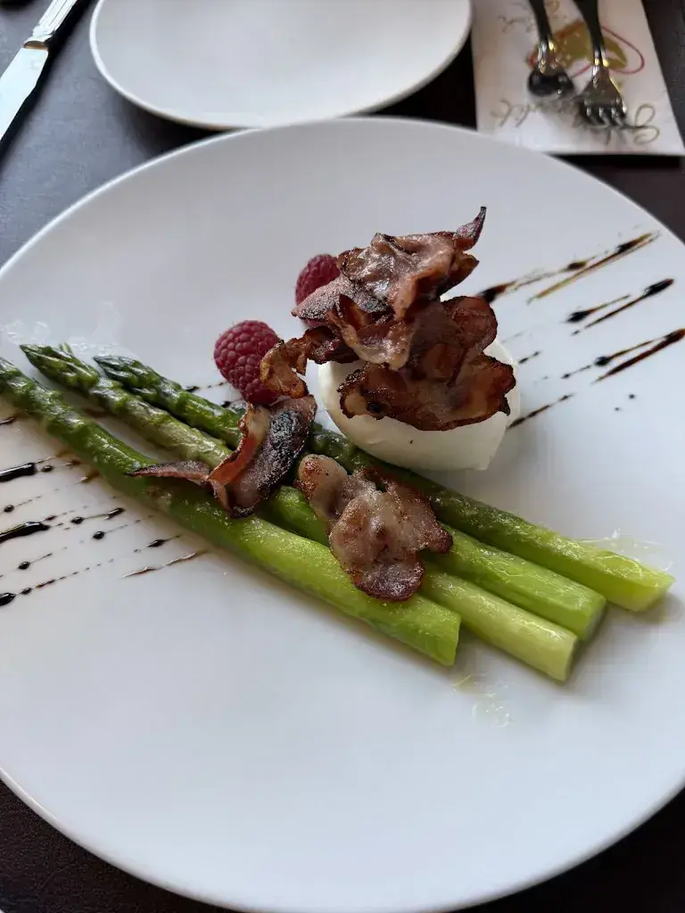 Matias Romero_Dorfplatz (La Casa del Gusto)_Oberuzwil_review