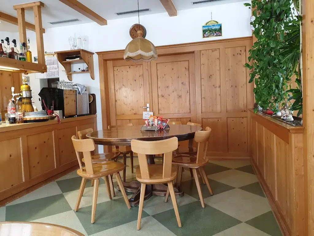 Frida Luder-Nef, Rest. Bahnhof restaurant in Brunnadern