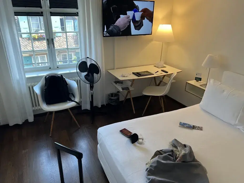 Adam Lakhani_Der Teufelhof Basel_Basel_review