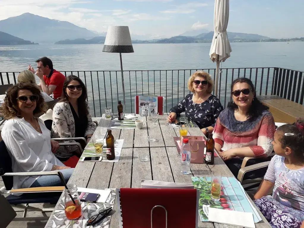 Renata Hasner_Feldhöfli_Zug_recensione